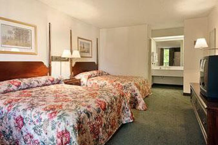 Days Inn by Wyndham Cornelius Lake Norman