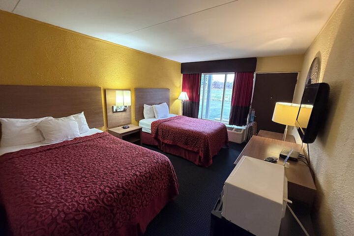 Days Inn by Wyndham Seymour