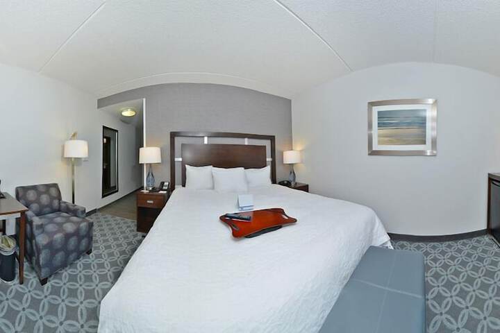 Hampton Inn & Suites Greensboro / Coliseum Area