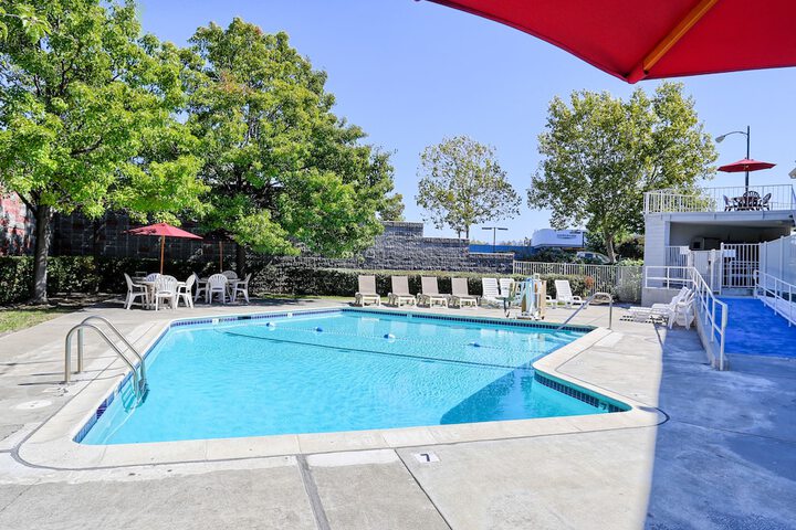 Pool 3 of 7