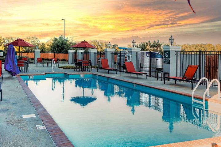 La Quinta Inn & Suites by Wyndham Starkville at MSU