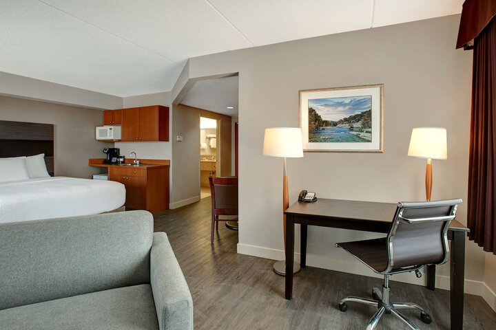 Room 21 of 34