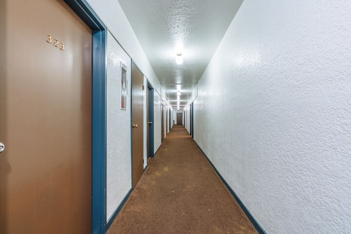 Ballroom/Hall 67 of 77