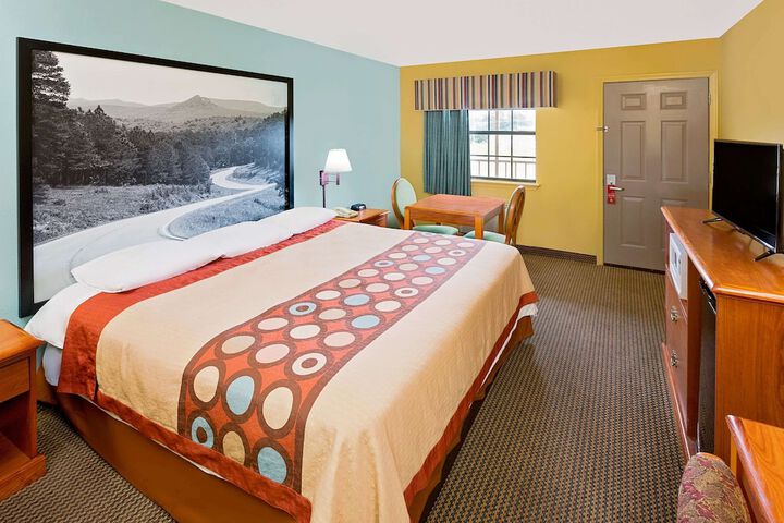 Room 8 of 13