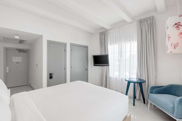 Room 6 of 35