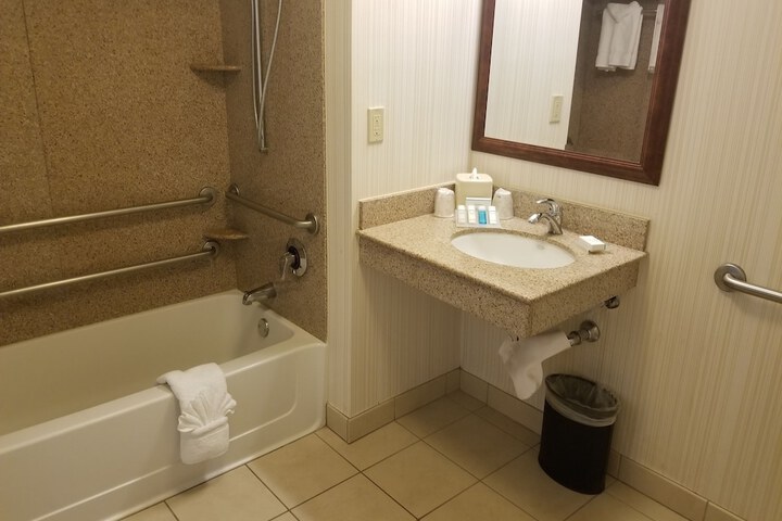 Room 25 of 66