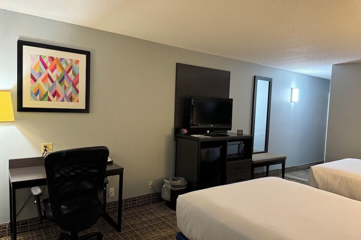 Room 5 of 25