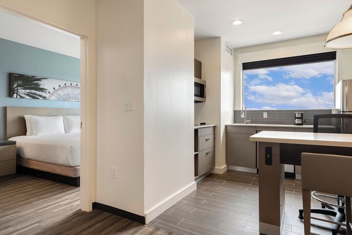 Room 21 of 37