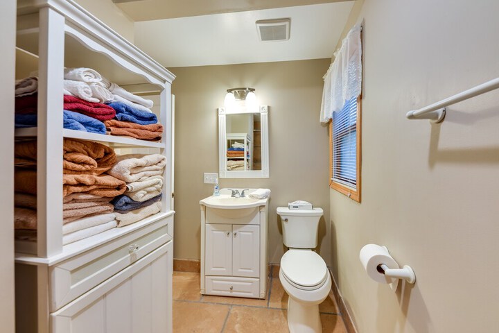 Salem Vacation Home w / Dock: Steps to Paddock Lake