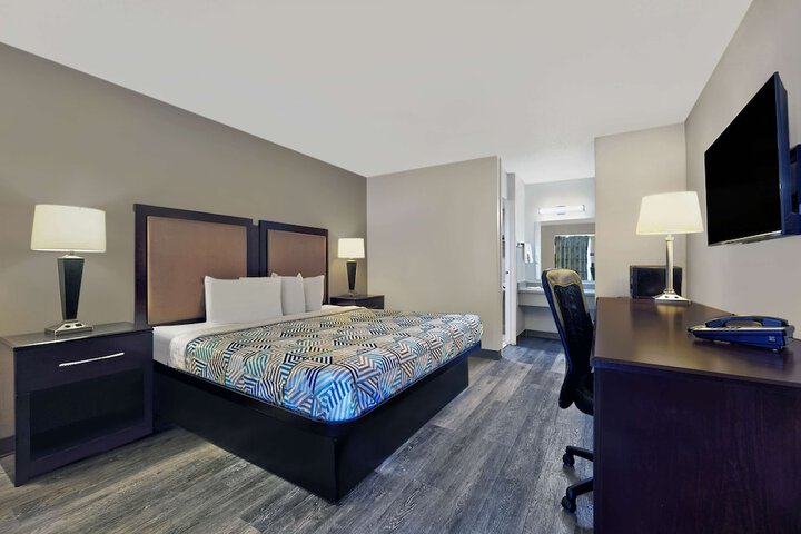 Room 16 of 19