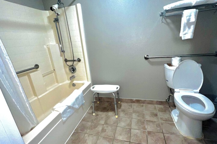 Room 10 of 30