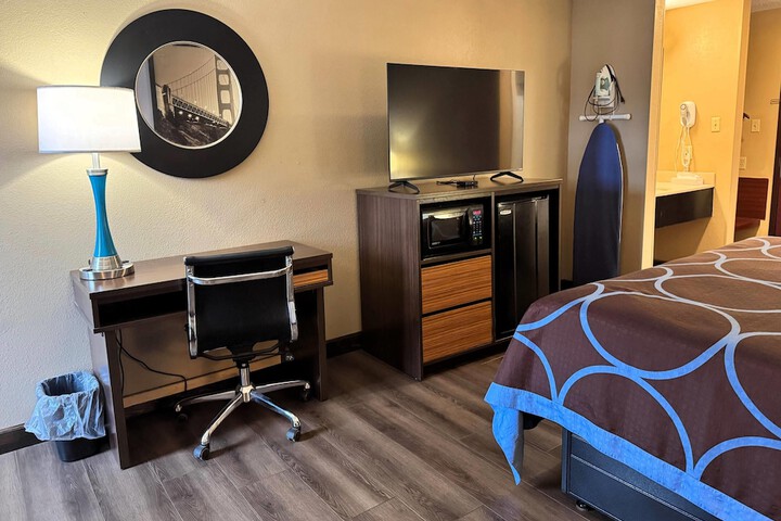 Super 8 by Wyndham Booneville