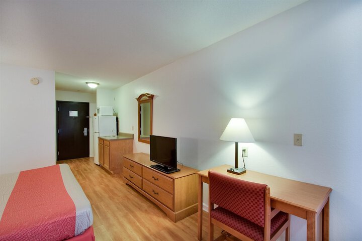 Room 9 of 33