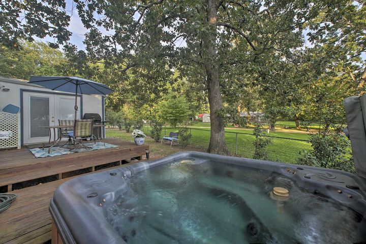 Hot Tub & Deck: Tranquil Home Near Grand Lake
