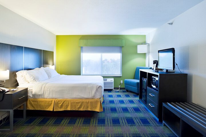Room 16 of 28