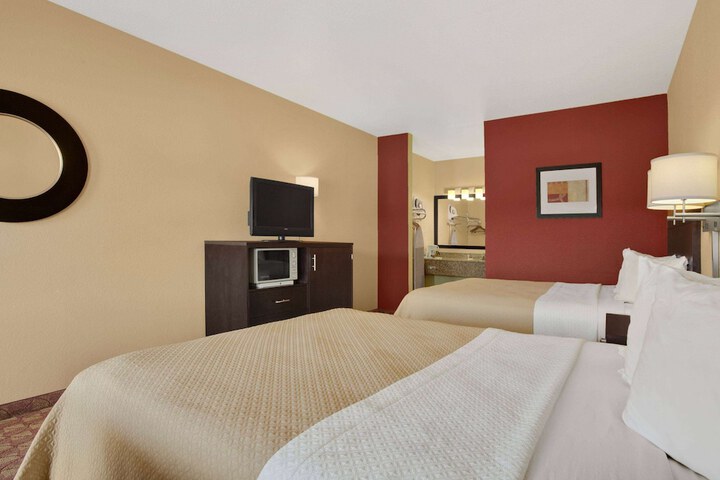 Room 9 of 16