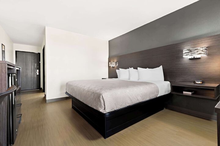 Room 16 of 34