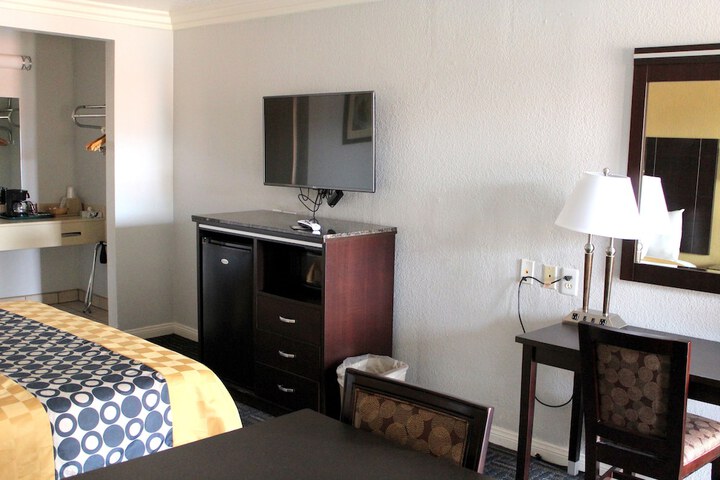 Room 14 of 24