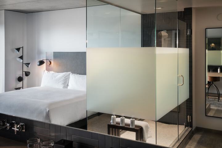Room 54 of 82