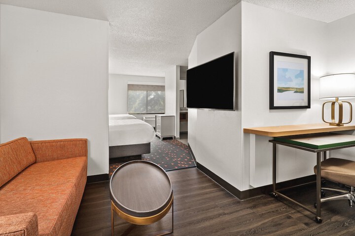 Room 32 of 42