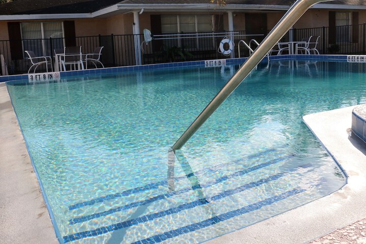 Pool 6 of 65