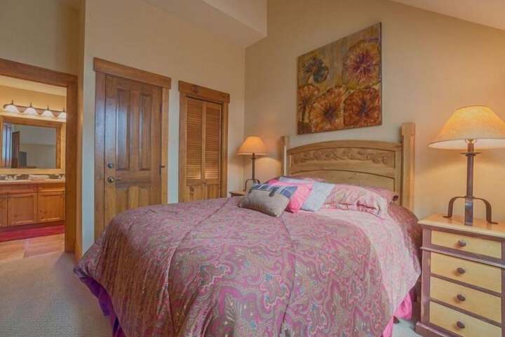 2 Bedroom Colorado Vacation Rental situated in River Run Village Steps from the Summit Express Gondola