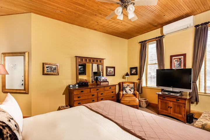 Room 65 of 127