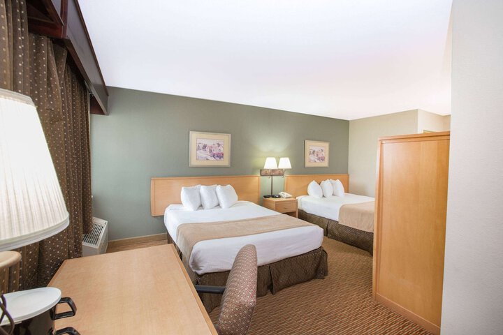 Ramada by Wyndham Spirit Lake / Okoboji