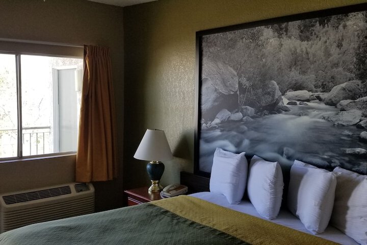 Room 27 of 39