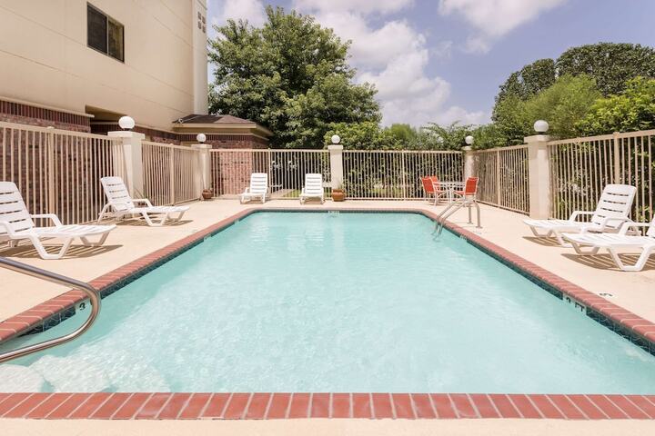 Pool 4 of 15