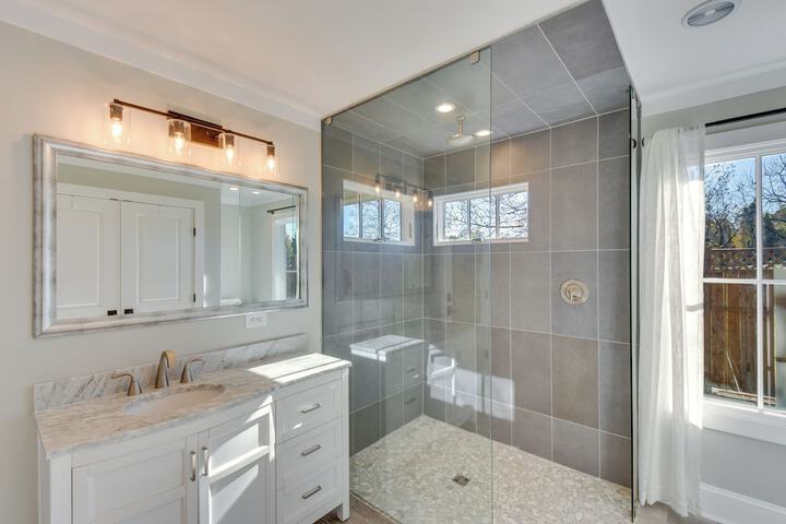 Modern Clarkesville Cottage w / Decks & Patio!