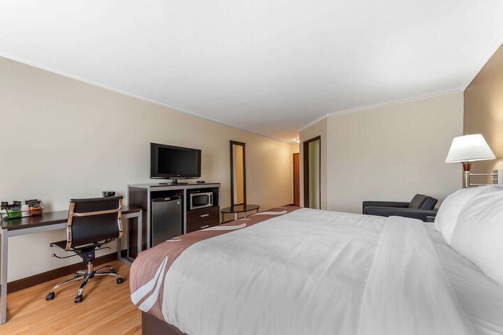 Room 8 of 30
