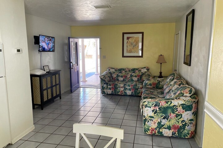 Room 6 of 20