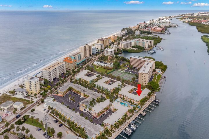 Barefoot Beach Resort B-201 by Distinctive Beach Rentals
