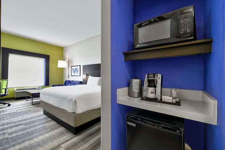 Room 28 of 59