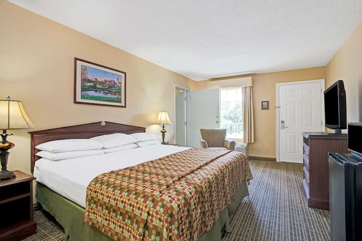 Room 8 of 15