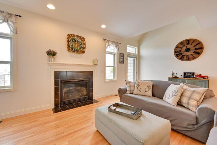 Bright Condo w / Community Perks: Near Ski Quechee!