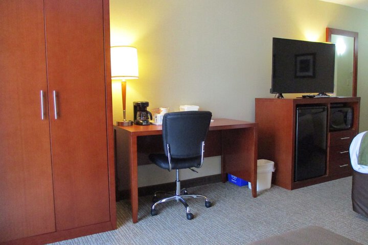 Room 32 of 41