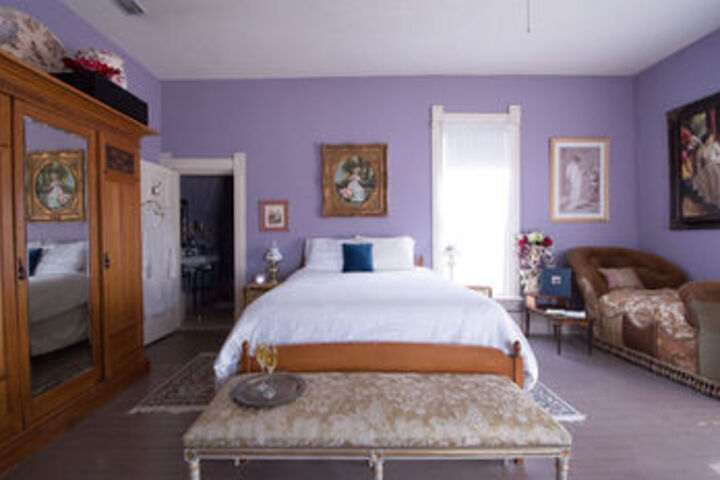 Munzesheimer Manor Bed & Breakfast