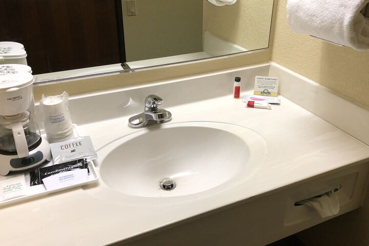 Room 25 of 76