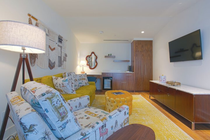 Room 13 of 28