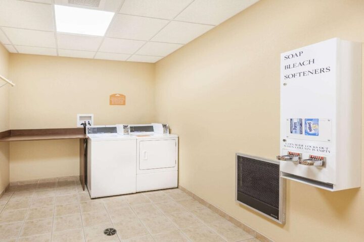 MICROTEL INN & SUITES BY WYNDHAM VERONA