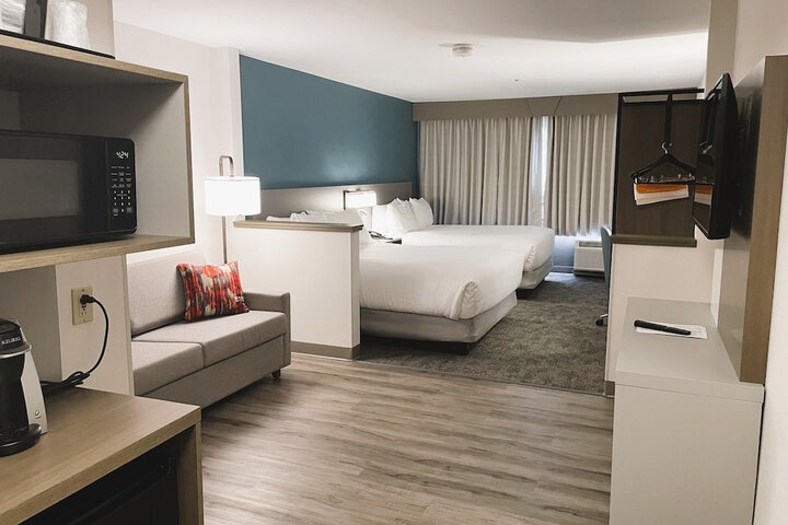 Comfort Inn & Suites NW Milwaukee