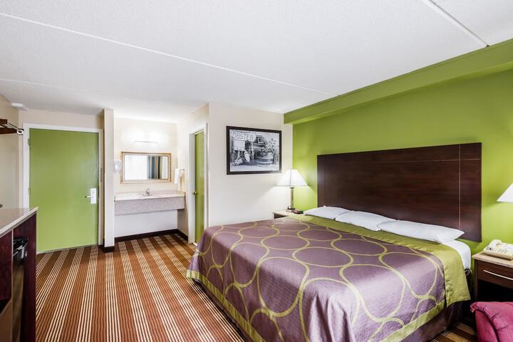 Room 8 of 32