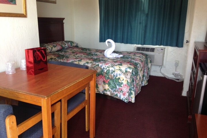 Room 7 of 8