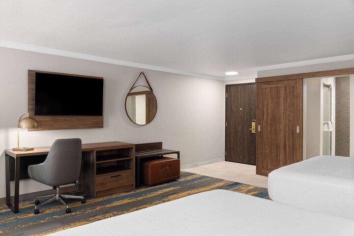 Room 22 of 97