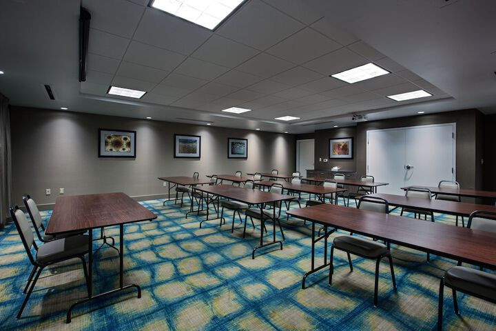 Holiday Inn Express Hotel & Suites Carlisle-Harrisburg Area by IHG