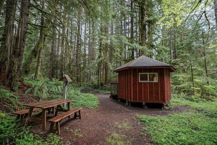 Alexanders Lodge