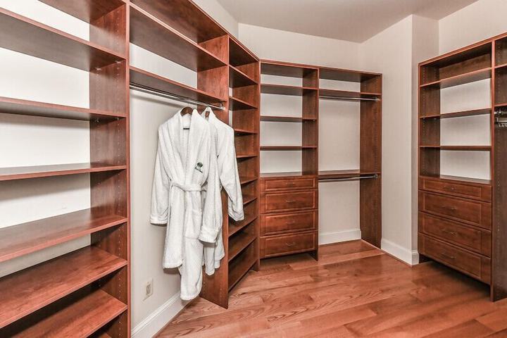 Room 52 of 102