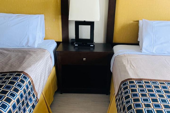 Room 9 of 12
